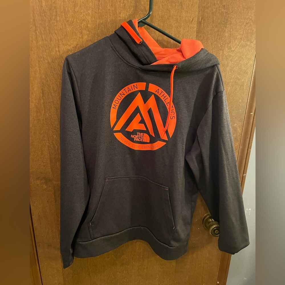 The North Face Mountain Athletics Hoodie‎ Medium